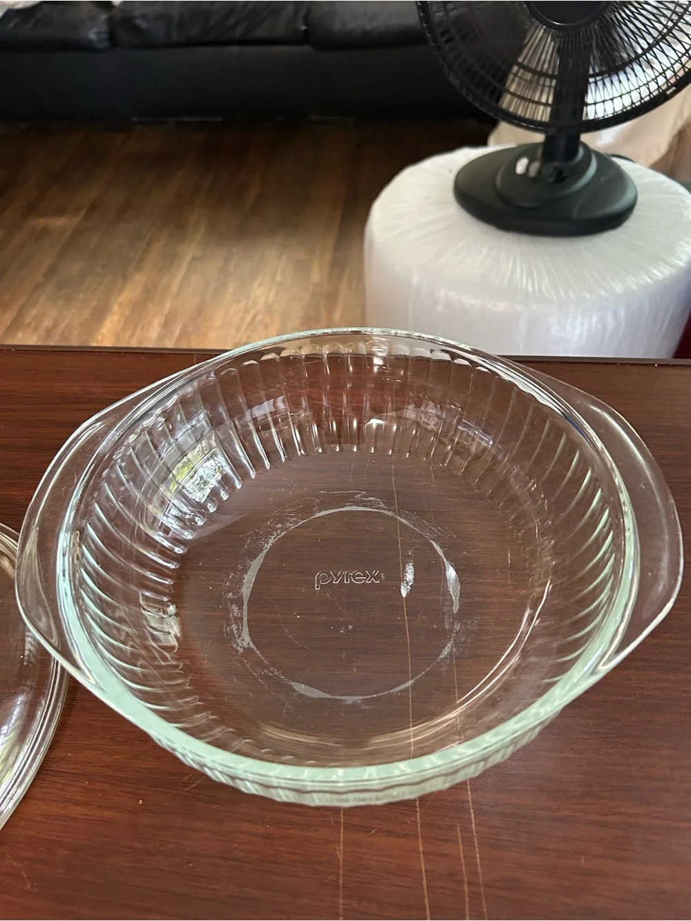 Vintage Pyrex 2 quart clear glass casserole dish featuring rib sides with lid